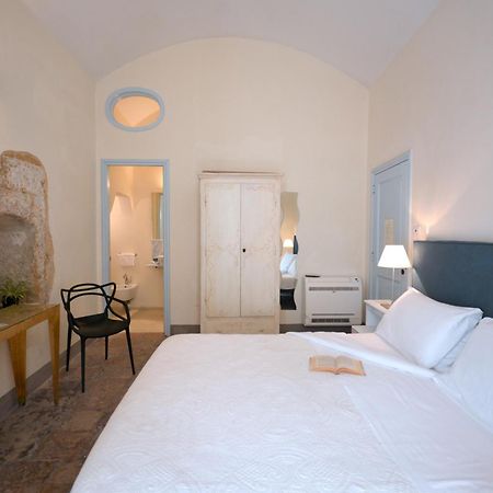 B&B Palazzo Del Capitolo - By I Bastioni San Domenico Gallipoli Bagian luar foto