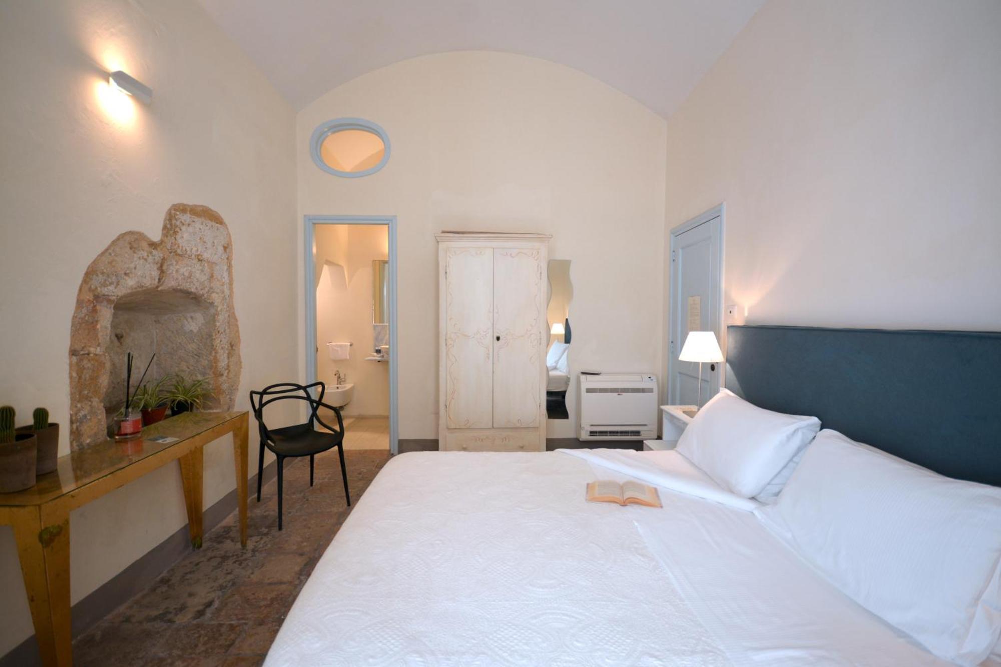 B&B Palazzo Del Capitolo - By I Bastioni San Domenico Gallipoli Bagian luar foto