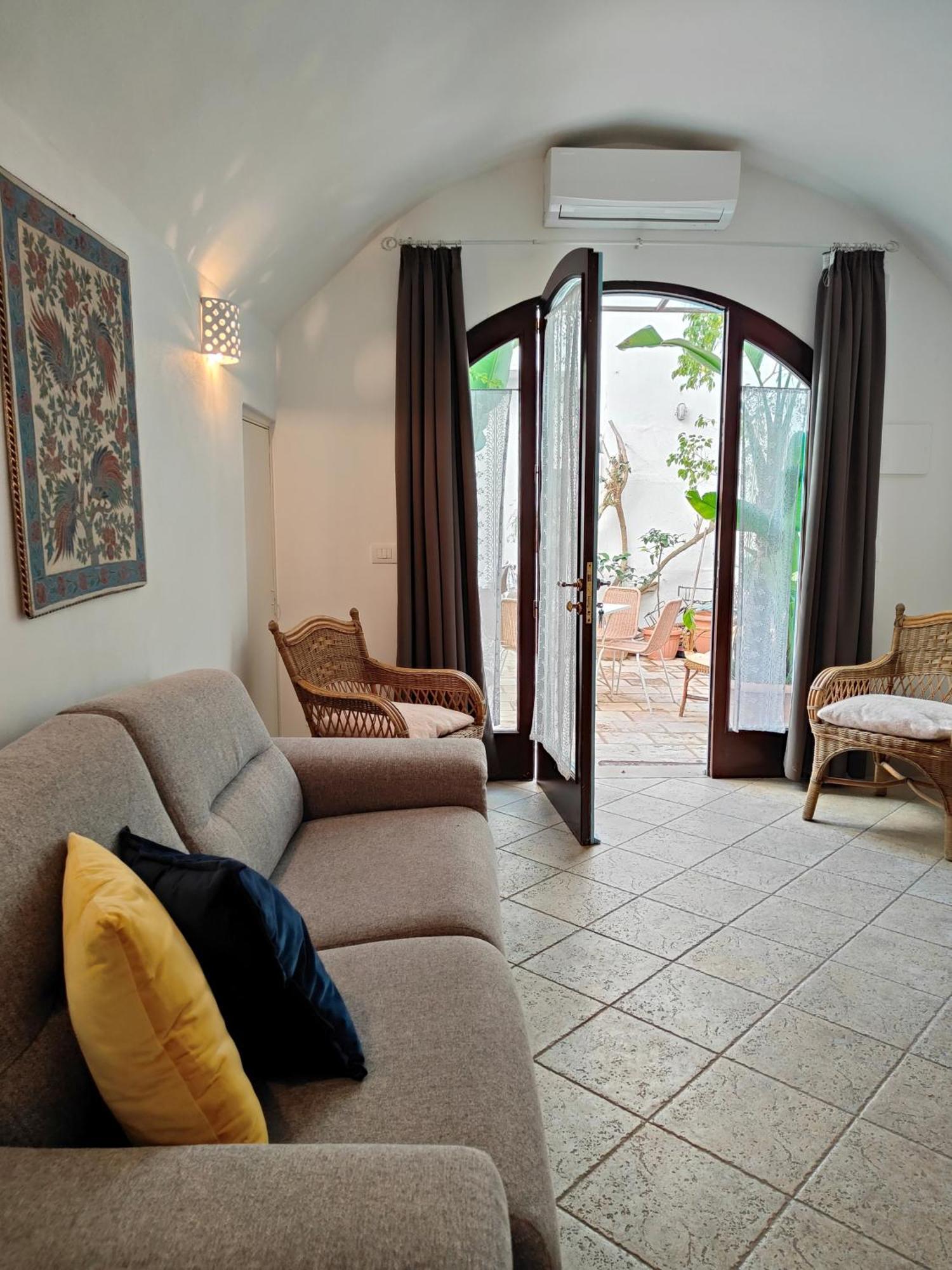 B&B Palazzo Del Capitolo - By I Bastioni San Domenico Gallipoli Bagian luar foto